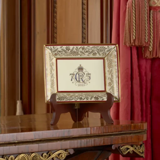 The King'S 75Th Birthday Limited Edition Red Tray